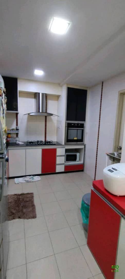D PIAZZA CONDO FOR SALE BAYAN BARU - photo 4