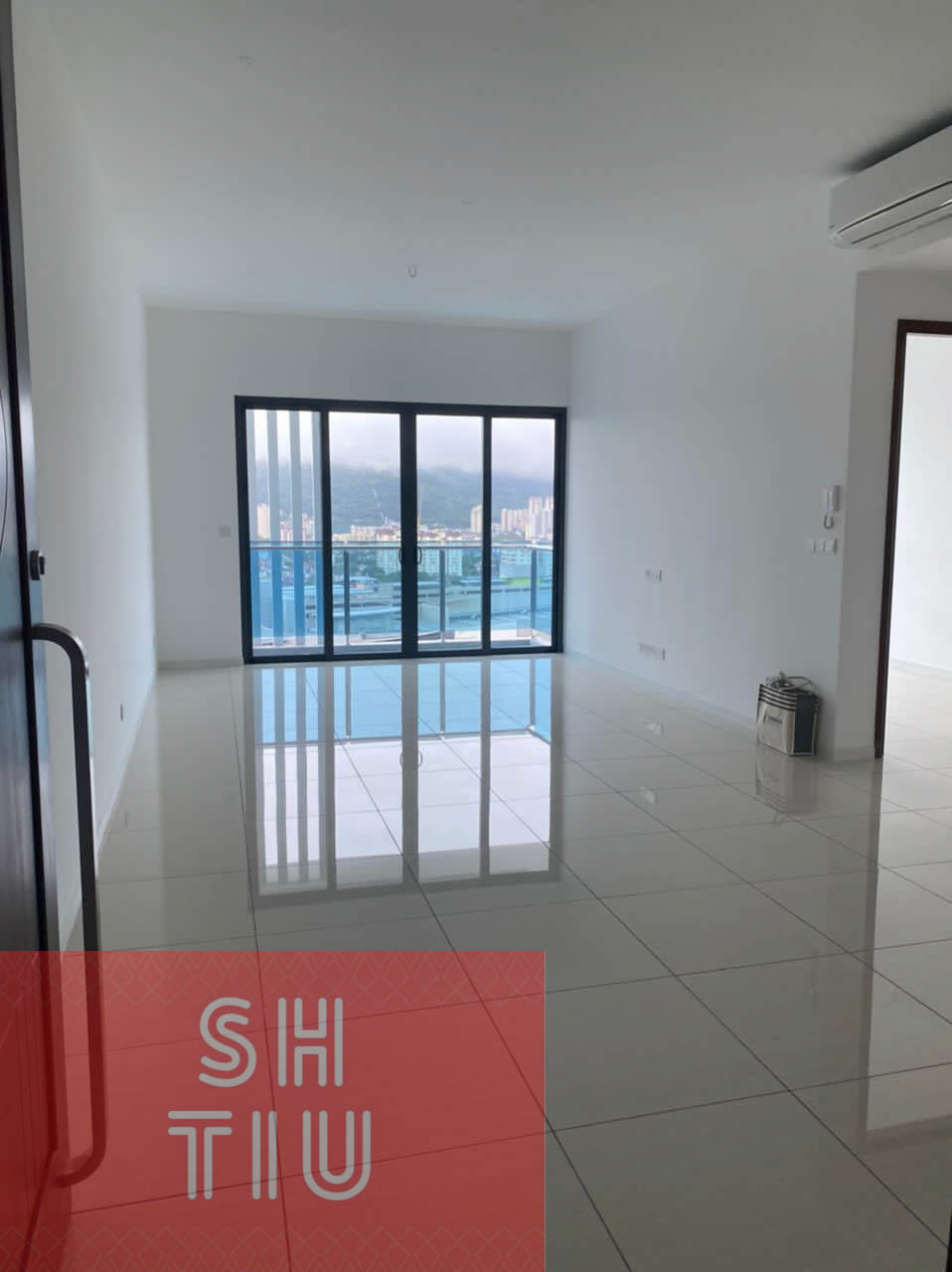 QUEENS RESIDENCE UNIT FOR SALE 950sqfr