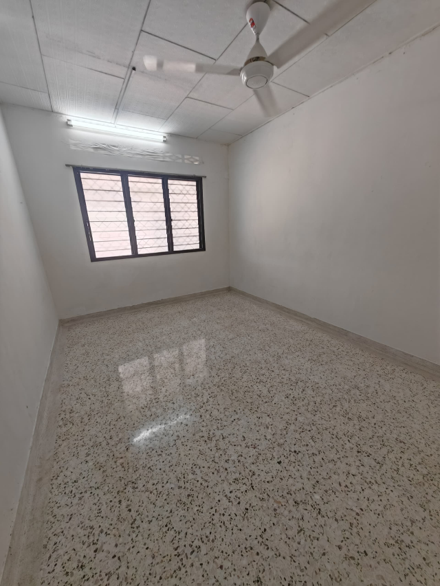 Taman Bukit Maluri, One and half storey house - photo 5