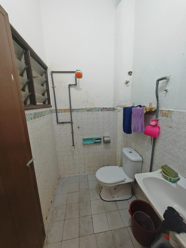 Taman Bukit Maluri, One and half storey house - photo 8