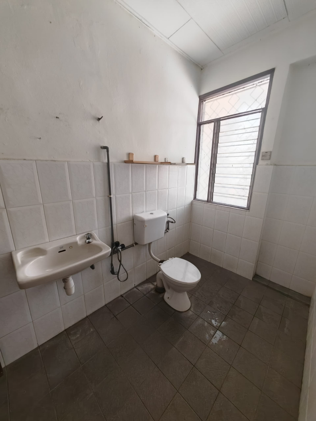 Taman Bukit Maluri, One and half storey house - photo 9