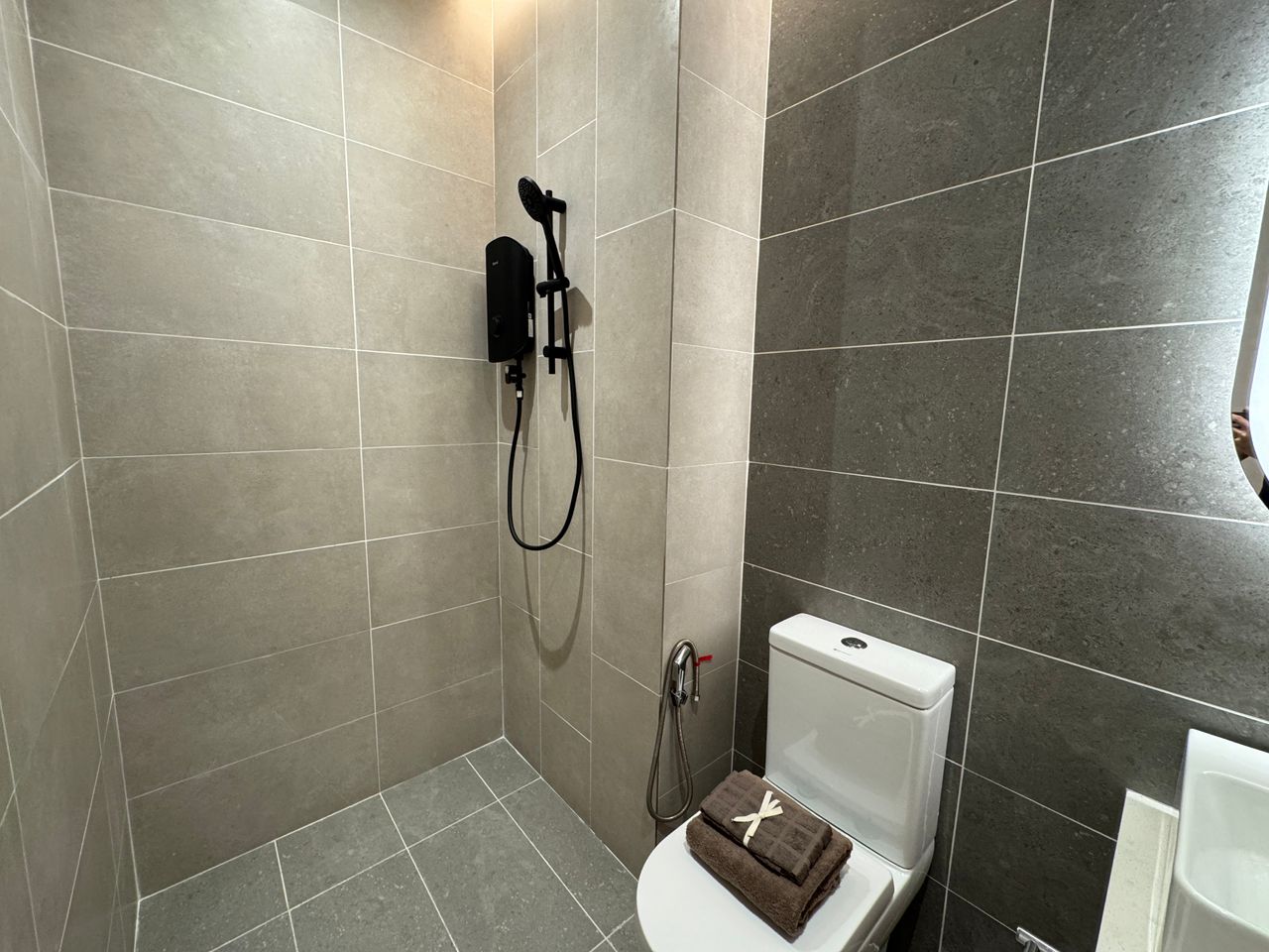 Armani, Brand new unit, Fully furnish - photo 8