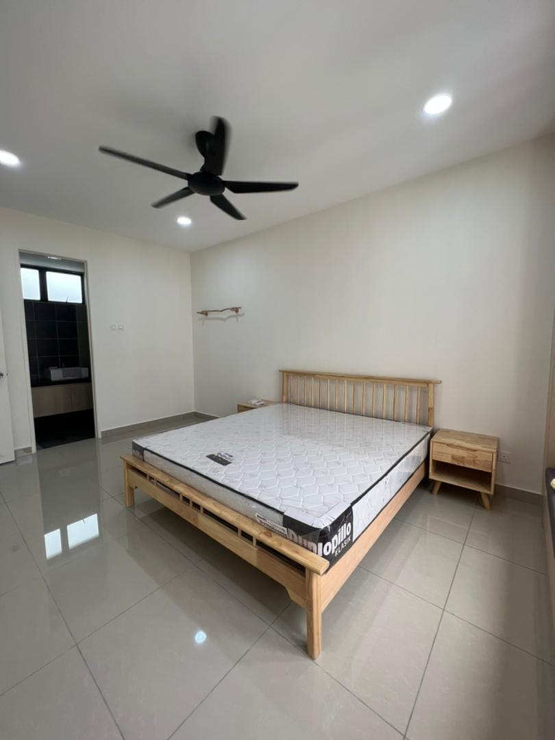 Upper East Condominium - photo 9