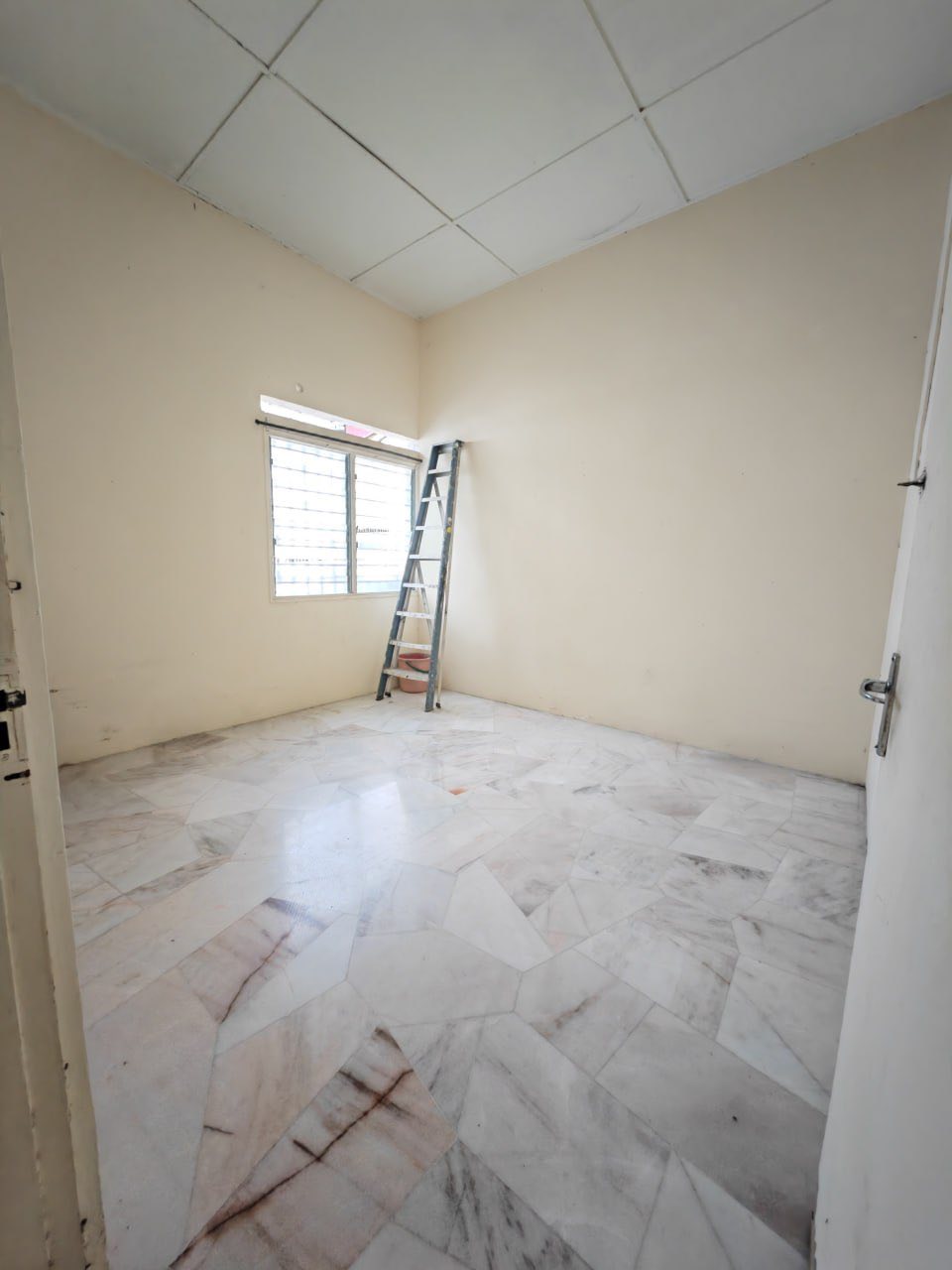Taman Badri Shah 1sty - photo 8