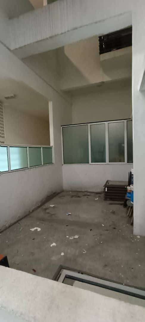 The Majestic Condo 2room 3carpark 1500 - photo 9