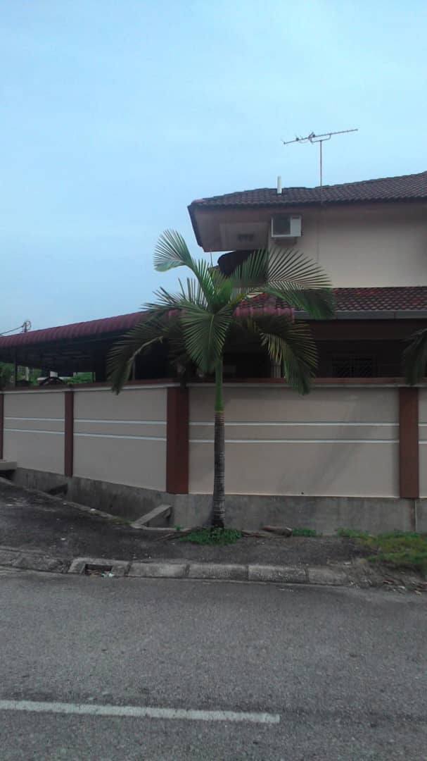 Tmn Rapat Damai 2sty Corner Lot 400k - photo 2