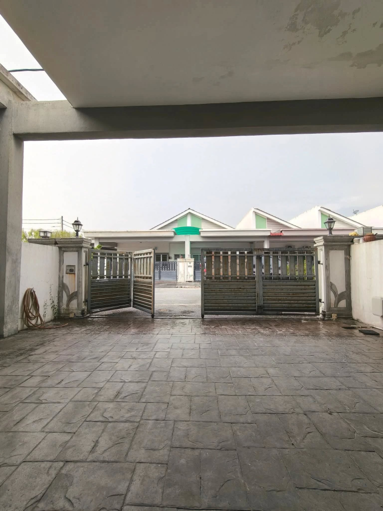 Tmn Lapangan Kiara 1sty 288k - photo 1
