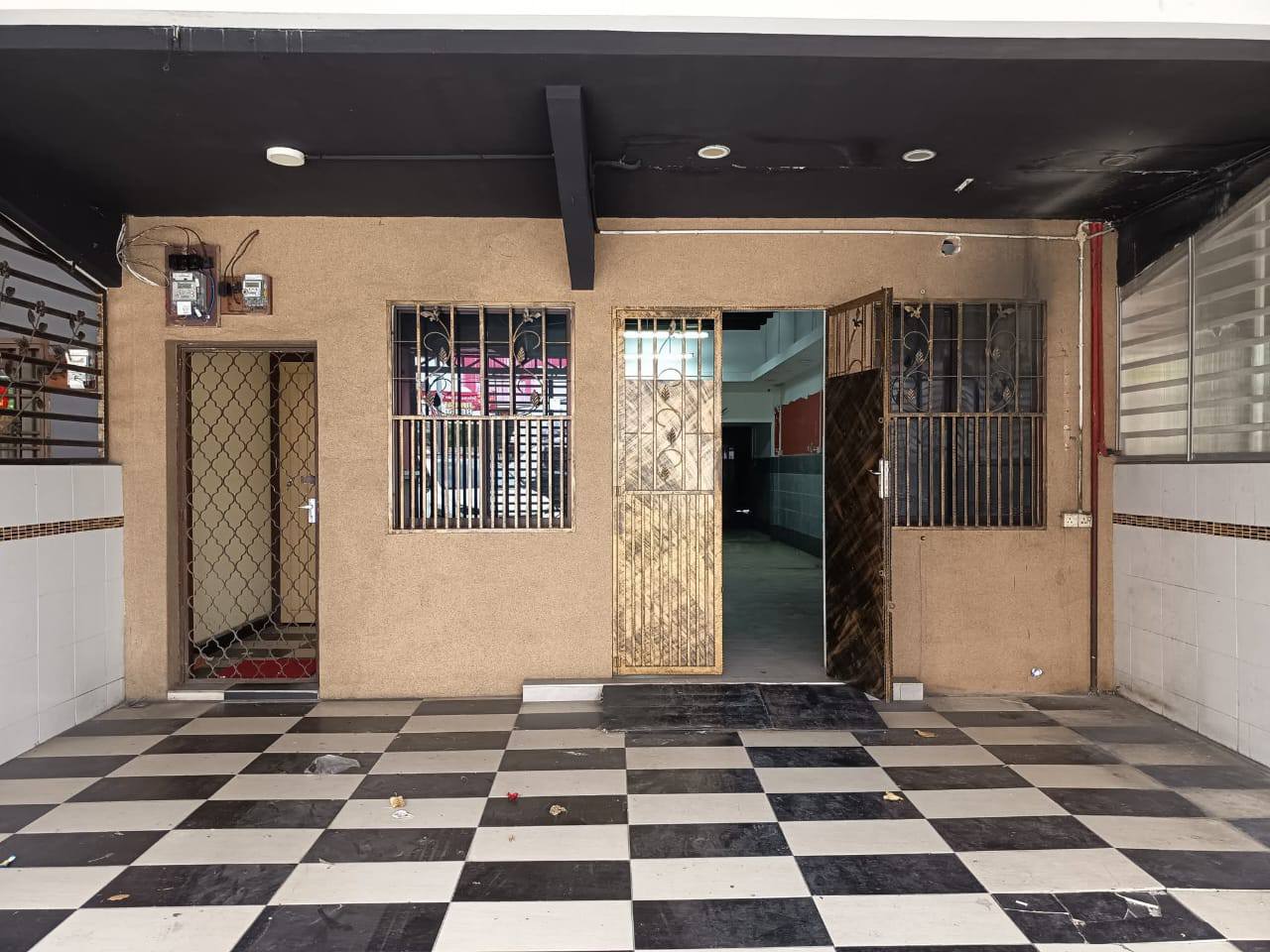 Jalan Seenivasagam Ground Floor Shop Lot 2500 - photo 8