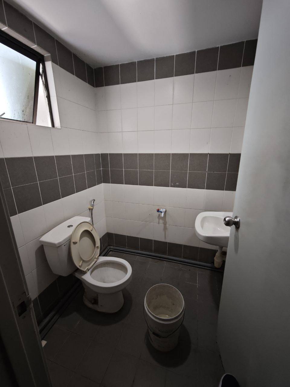 Greentown Square 4th Floor Office 1k - photo 12