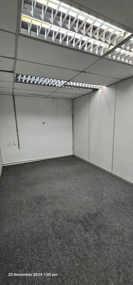 Ipe Shop Lot 1800 - photo 3