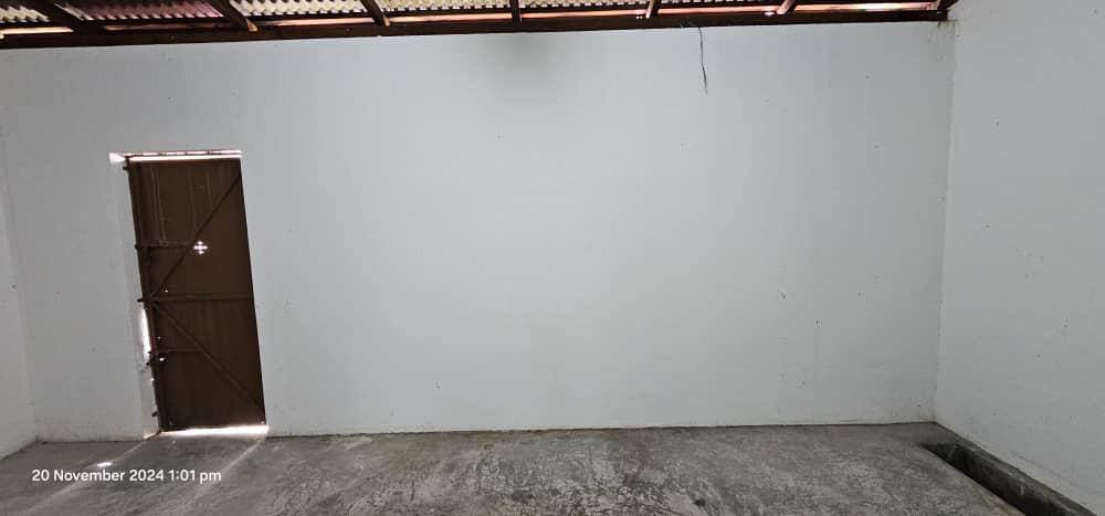 Ipe Shop Lot 1800 - photo 8