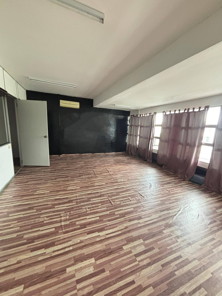 Ipe 1st Floor Shop Lot 1k - photo 3