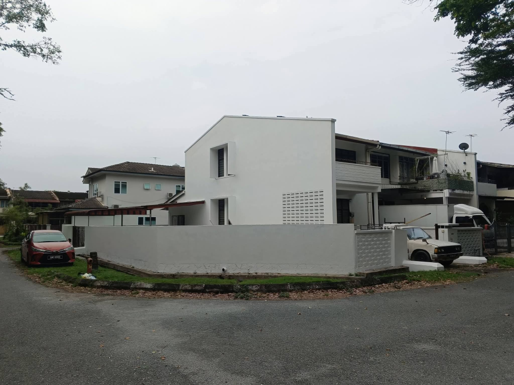 Ipoh Garden Corner 2sty 700k