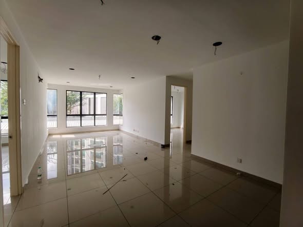 Upper East B B 1st Floor 390k