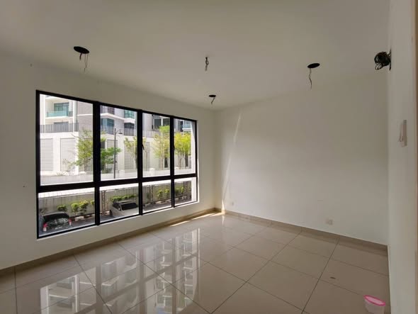Upper East B B 1st Floor 390k - photo 3