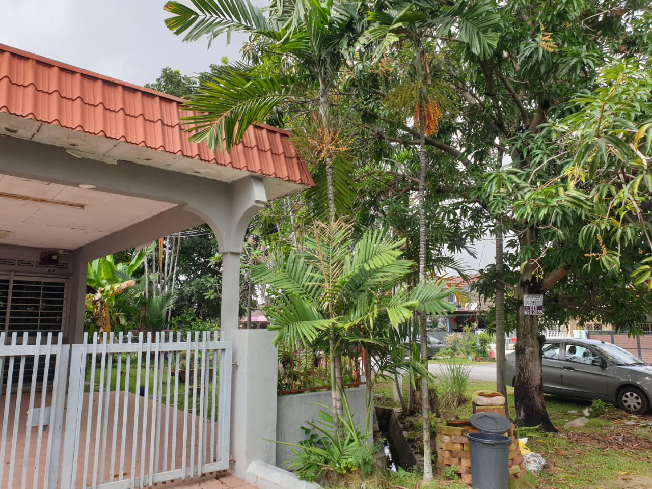 Corner Lot Single Storey House - photo 2