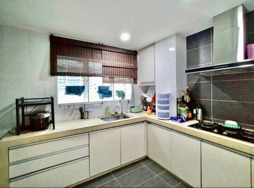taman putri jaya end lot facing open renovated - photo 2