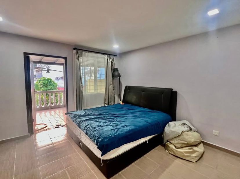 taman putri jaya end lot facing open renovated - photo 4