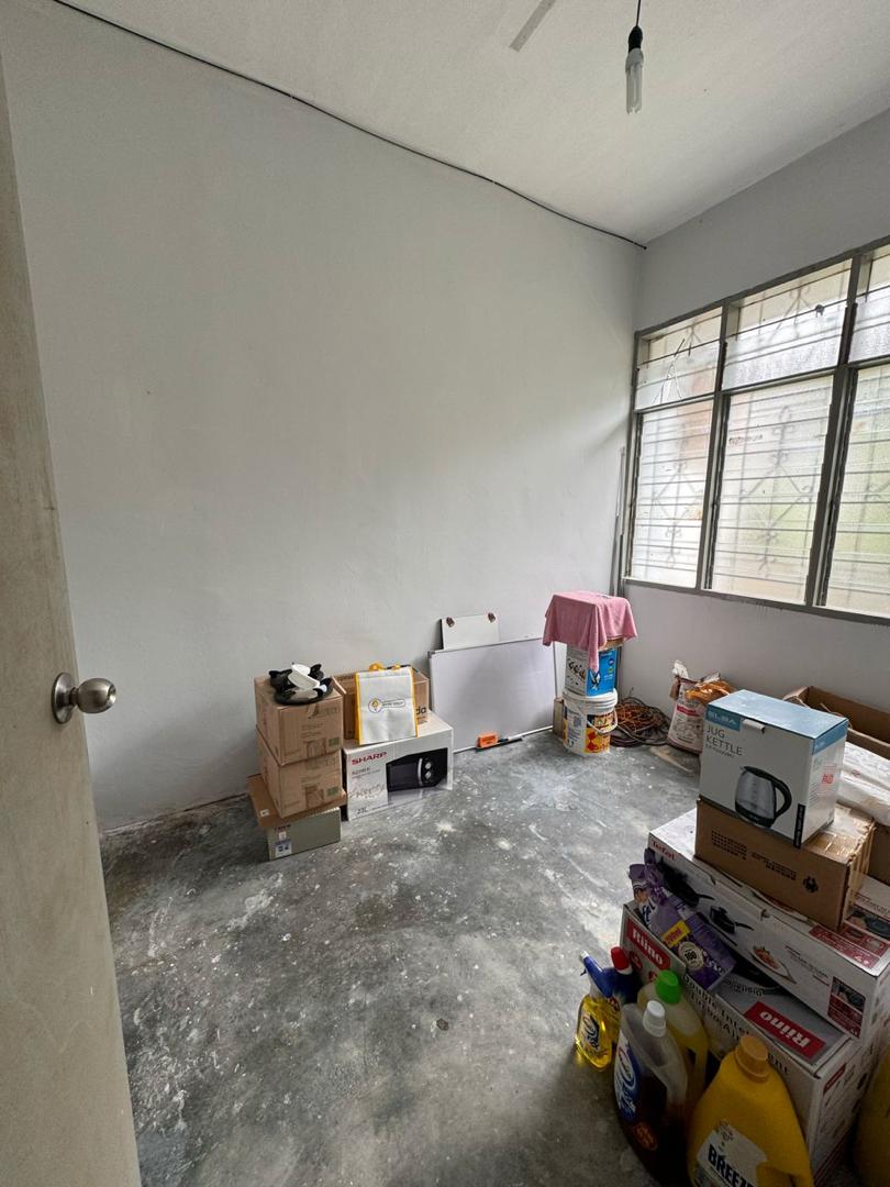 2Sty House Tmn Damai Jaya Batu 9 Near Mrt Sri jaya - photo 4