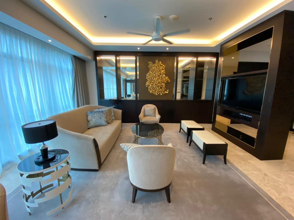 RITZ CARLTON 3B - photo 2