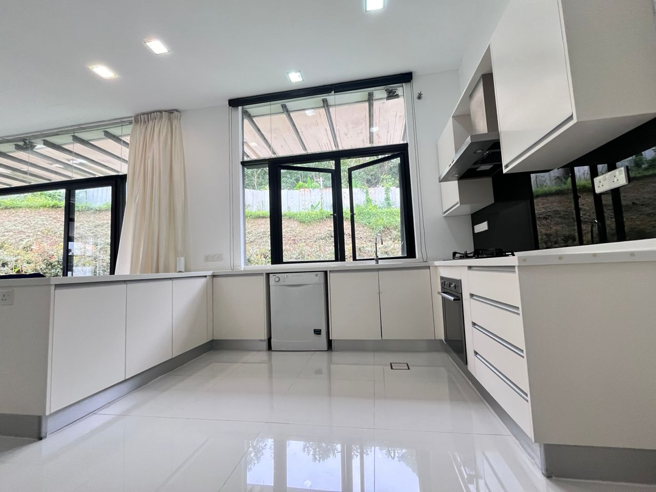 Blu constellation for rent - photo 4
