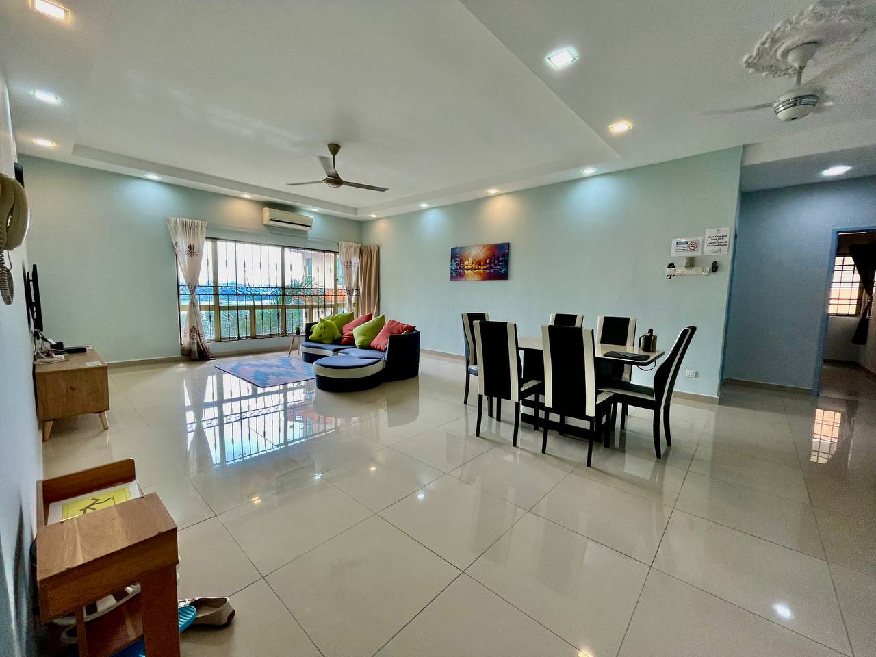 NEWLY REFURBISHED EAST LAKE RESIDENCE MINES