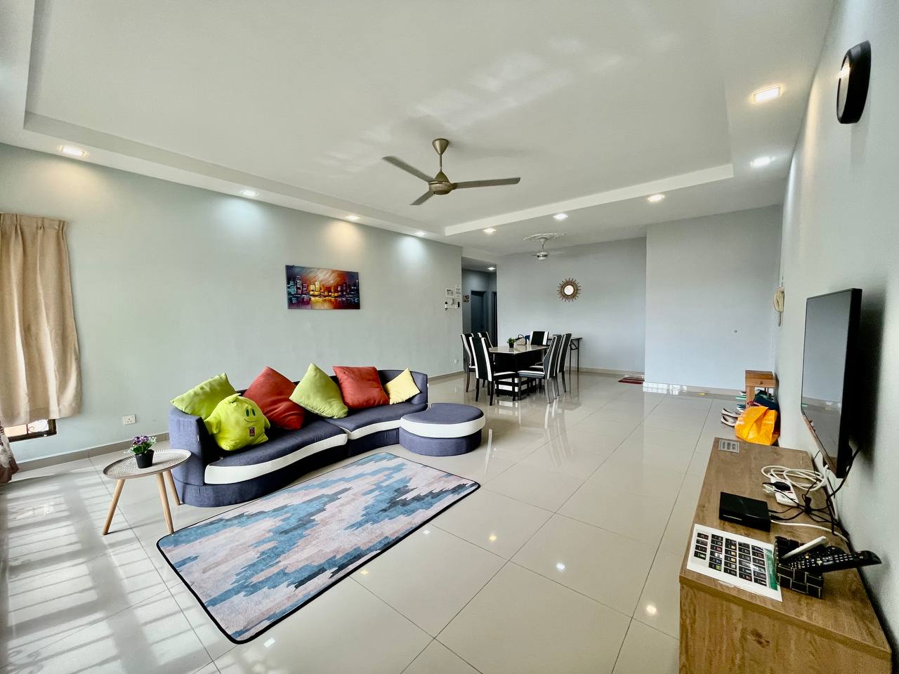 NEWLY REFURBISHED EAST LAKE RESIDENCE MINES - photo 2