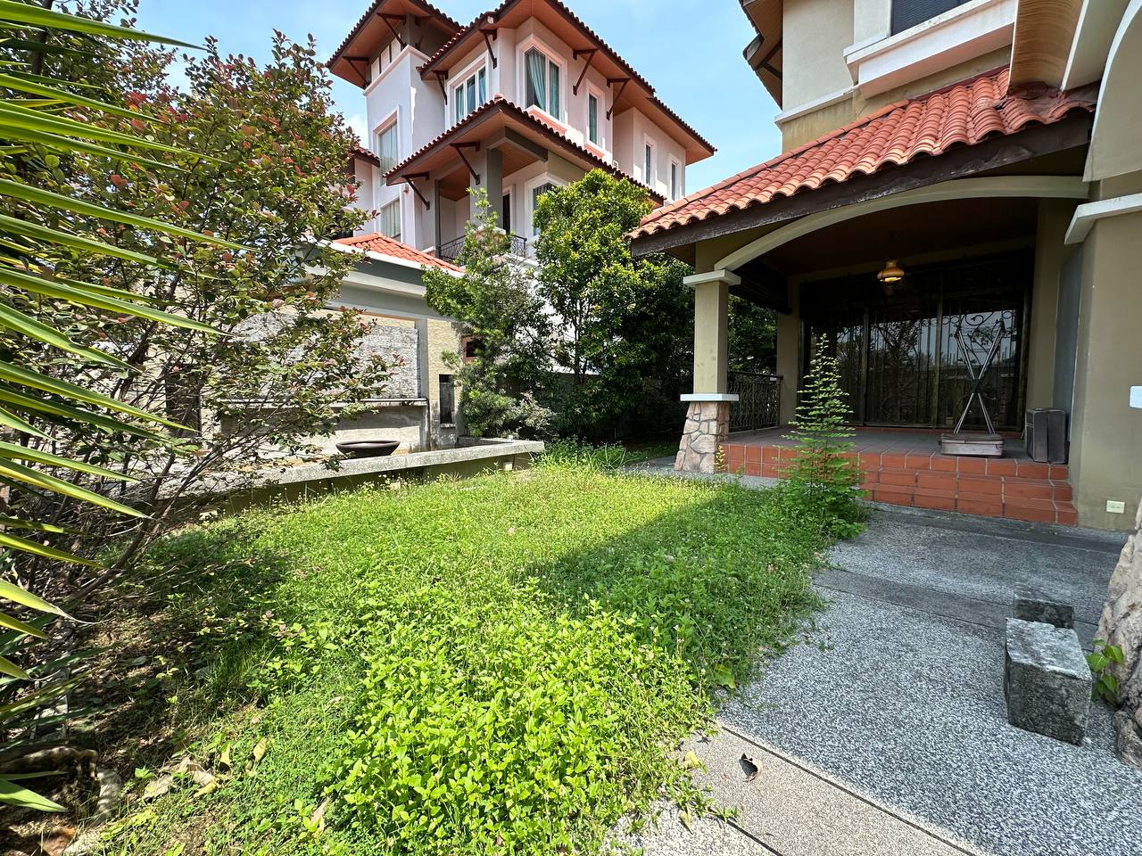 D Residence 3 Storey Bungalow - photo 3