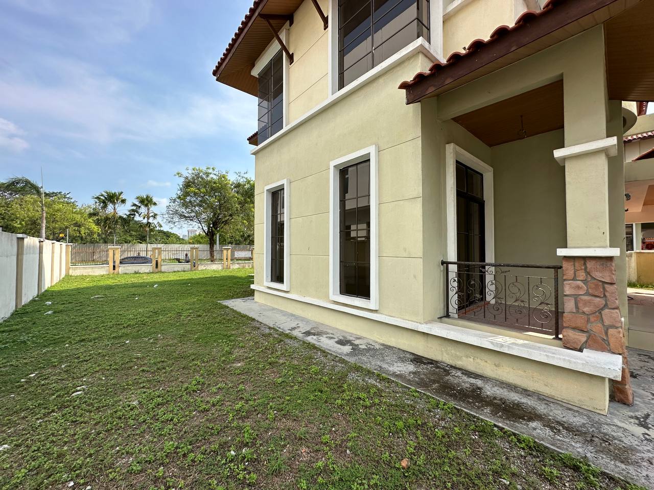 D Residence 3 Storey Bungalow - photo 3