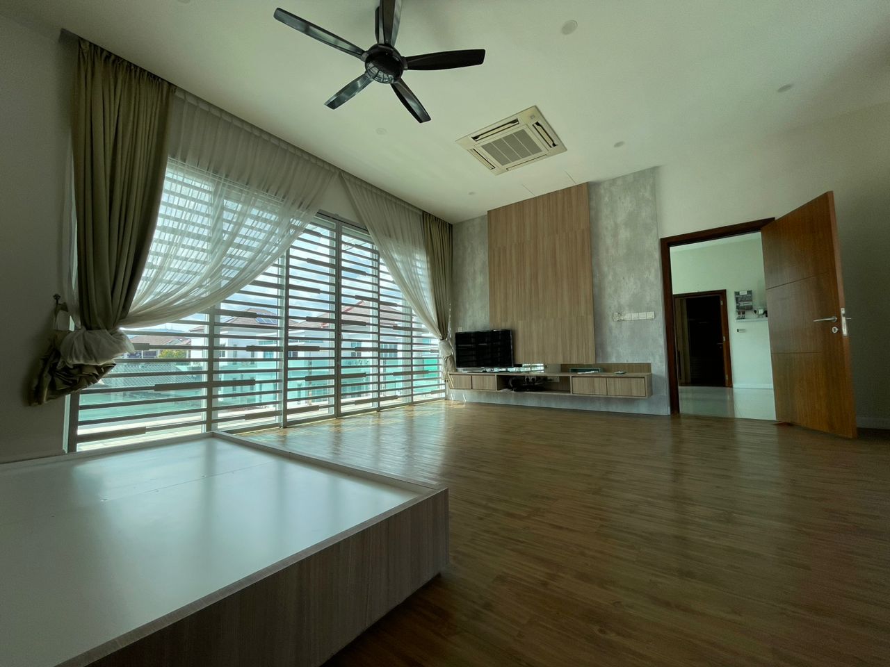 Vermont Villa Modern Bungalow with Pool n Lift - photo 3