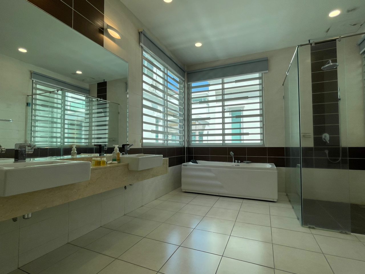 Vermont Villa Modern Bungalow with Pool n Lift - photo 10