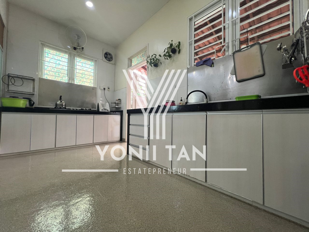6 Bedrooms , Minden Heights 3 Storey Bungalow - photo 4