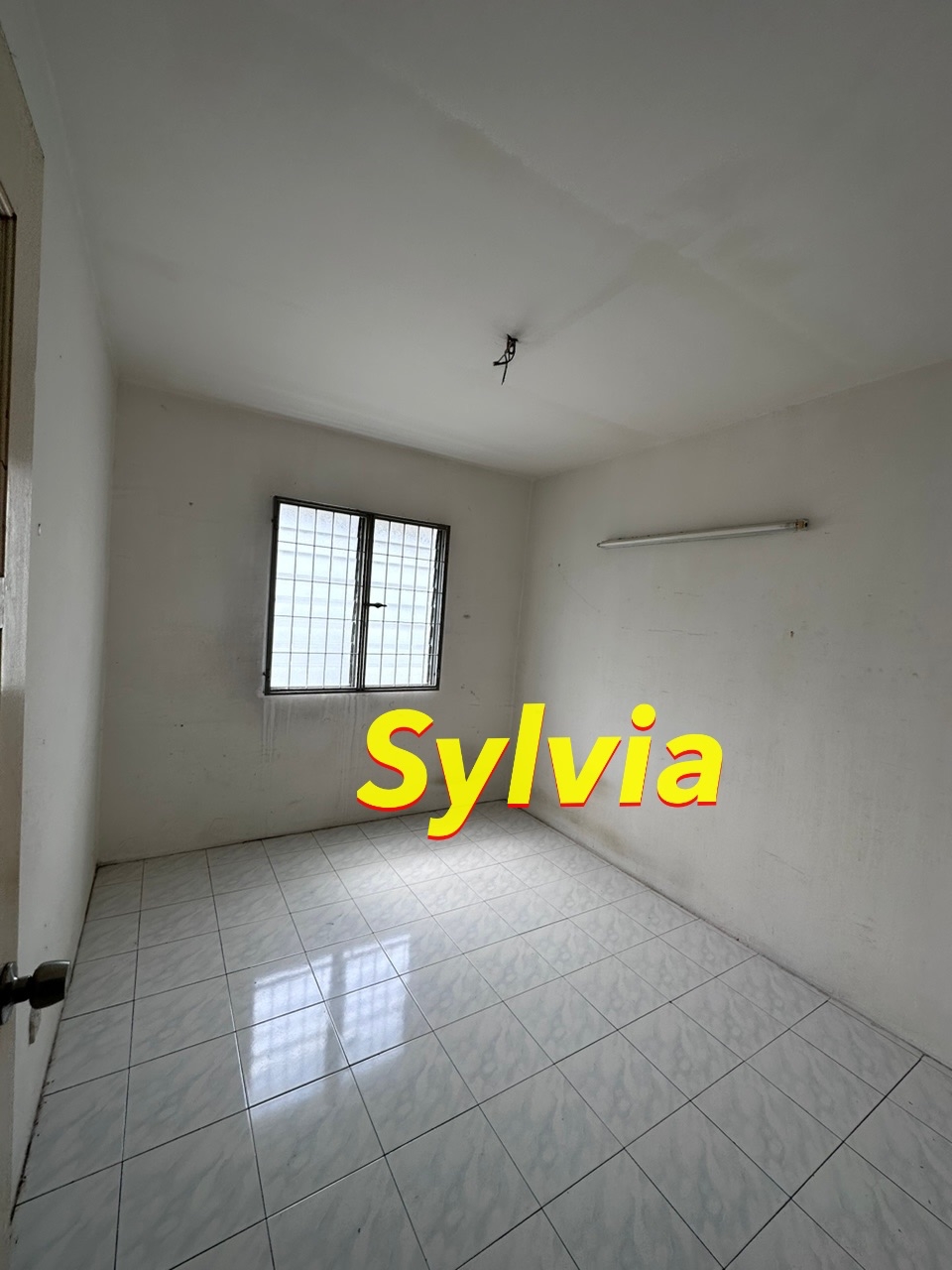 Sri Ivory Farlim - photo 2