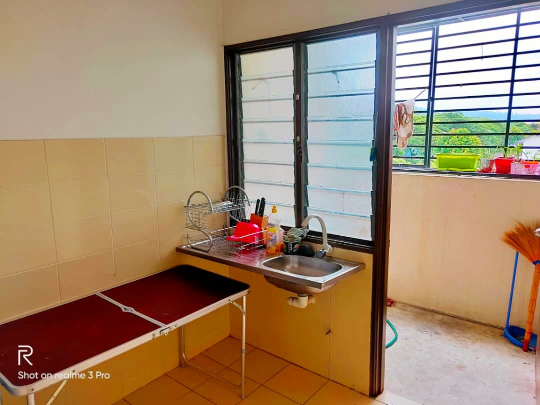 Partly Furnished, Seri Pegaga Desa Alam Shah Alam - photo 2