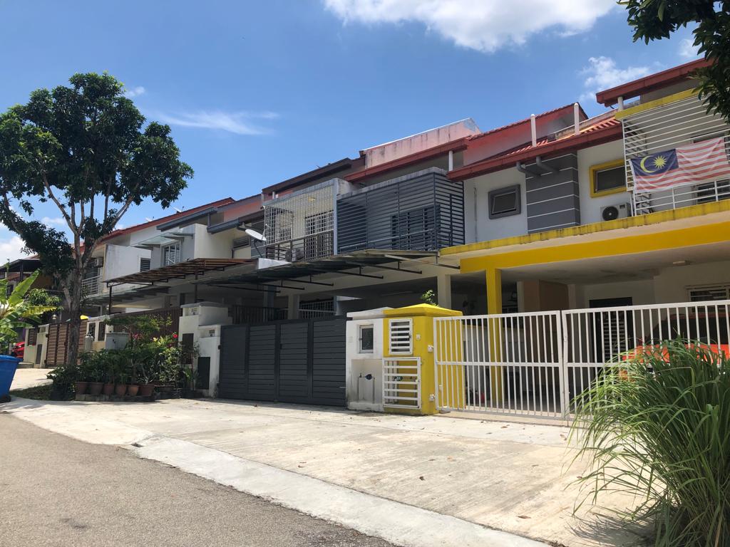 Gated 2sty Aman Putri Sungai Buloh nr Shah Alam - photo 2