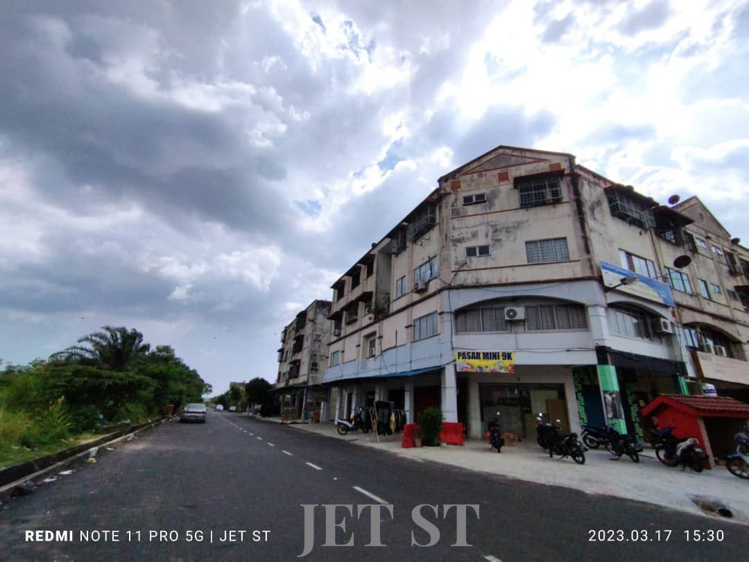 Corner Shoplot Sungai Jati, Klang, Facing Main Roa - photo 2