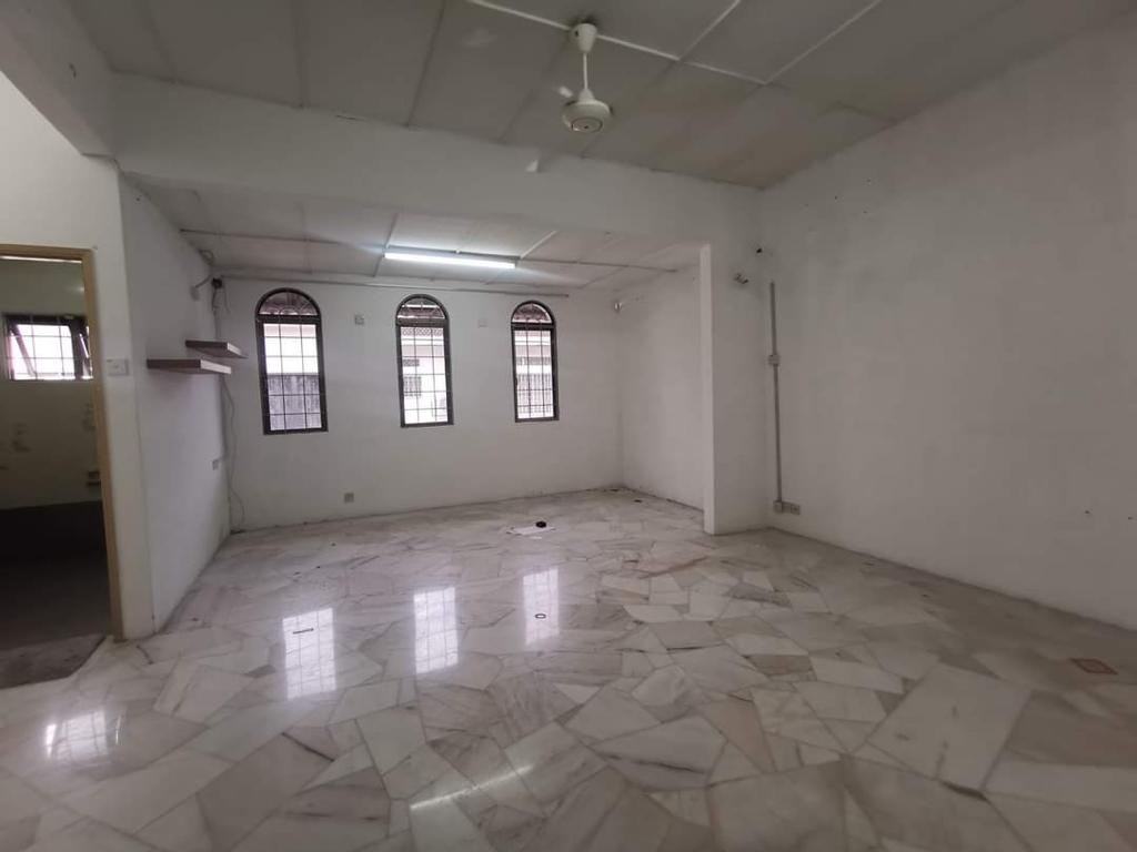 Taman Petaling Double Storey Corner House - photo 5