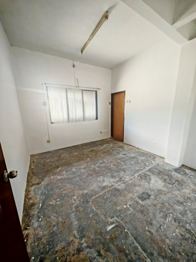 Taman Daya Double Storey House For Sale  135 - photo 5