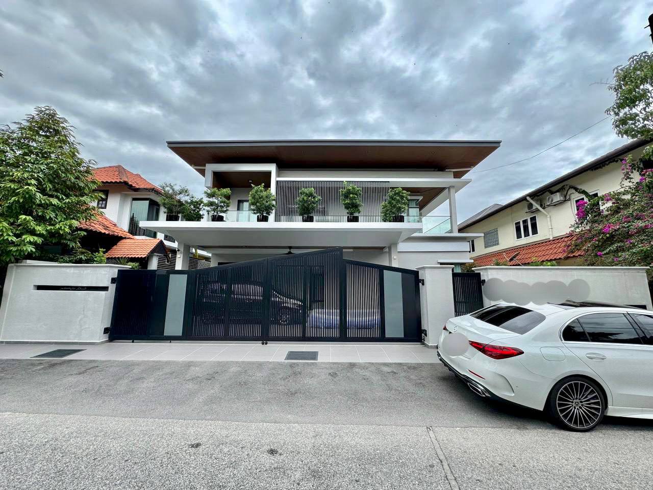 2 Storey Bunglow Nea ...