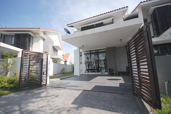 Renovated End Lot Double Storey at Alam Impian - photo 3