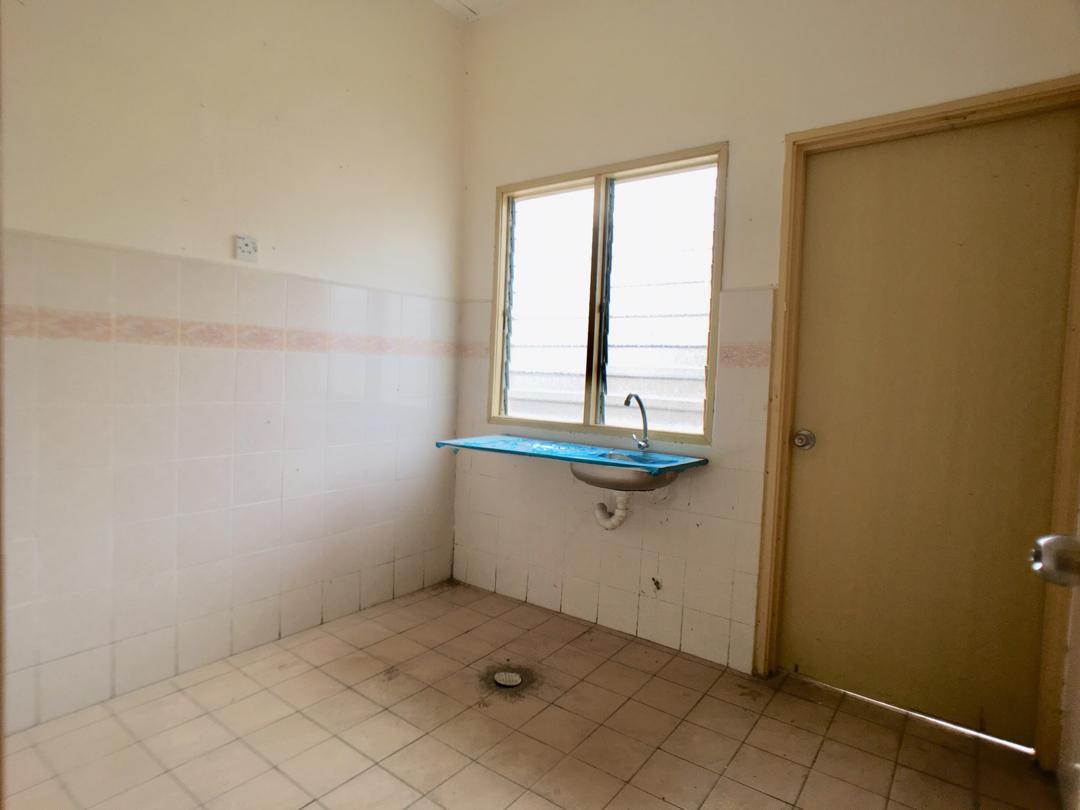 Rumah Teres Setingkat Taman Alam Perdana - photo 3