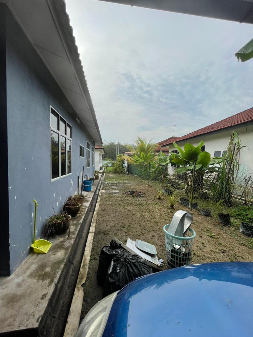 RENOVATED SEMI D SINGLE STOREY TMN ROS SETIA - photo 4