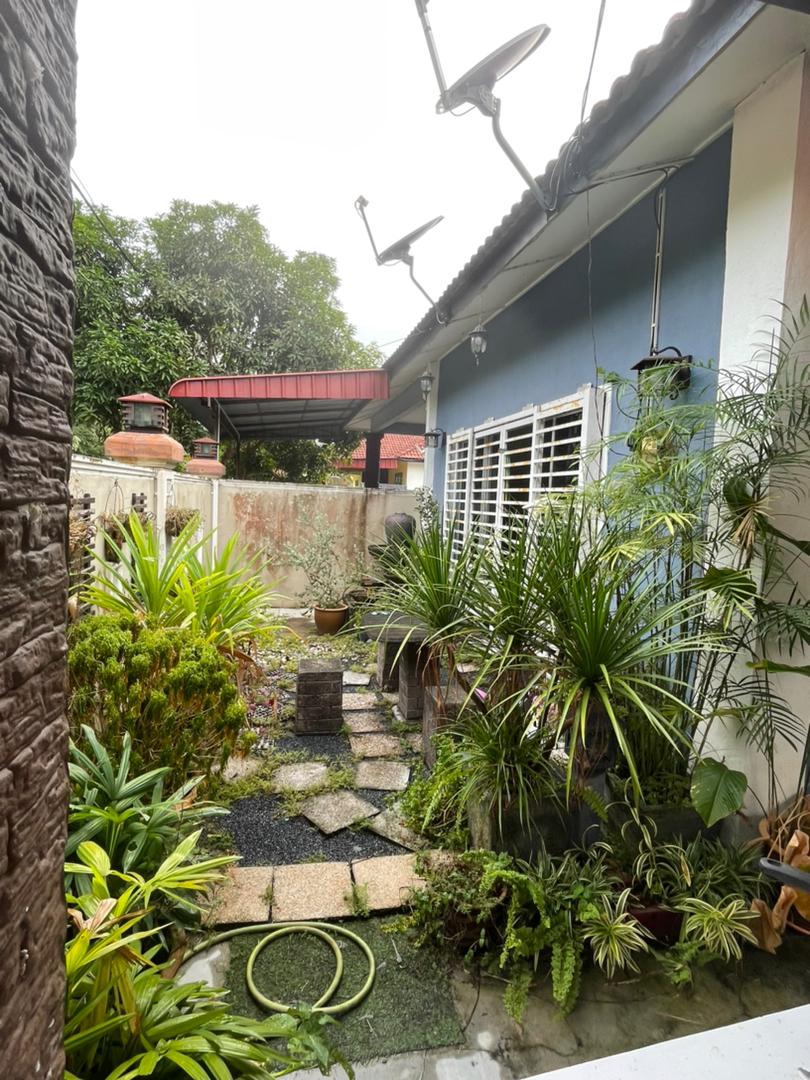 RENOVATED SEMI D SINGLE STOREY TMN ROS SETIA - photo 5
