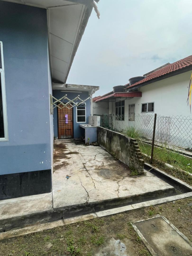 RENOVATED SEMI D SINGLE STOREY TMN ROS SETIA - photo 6