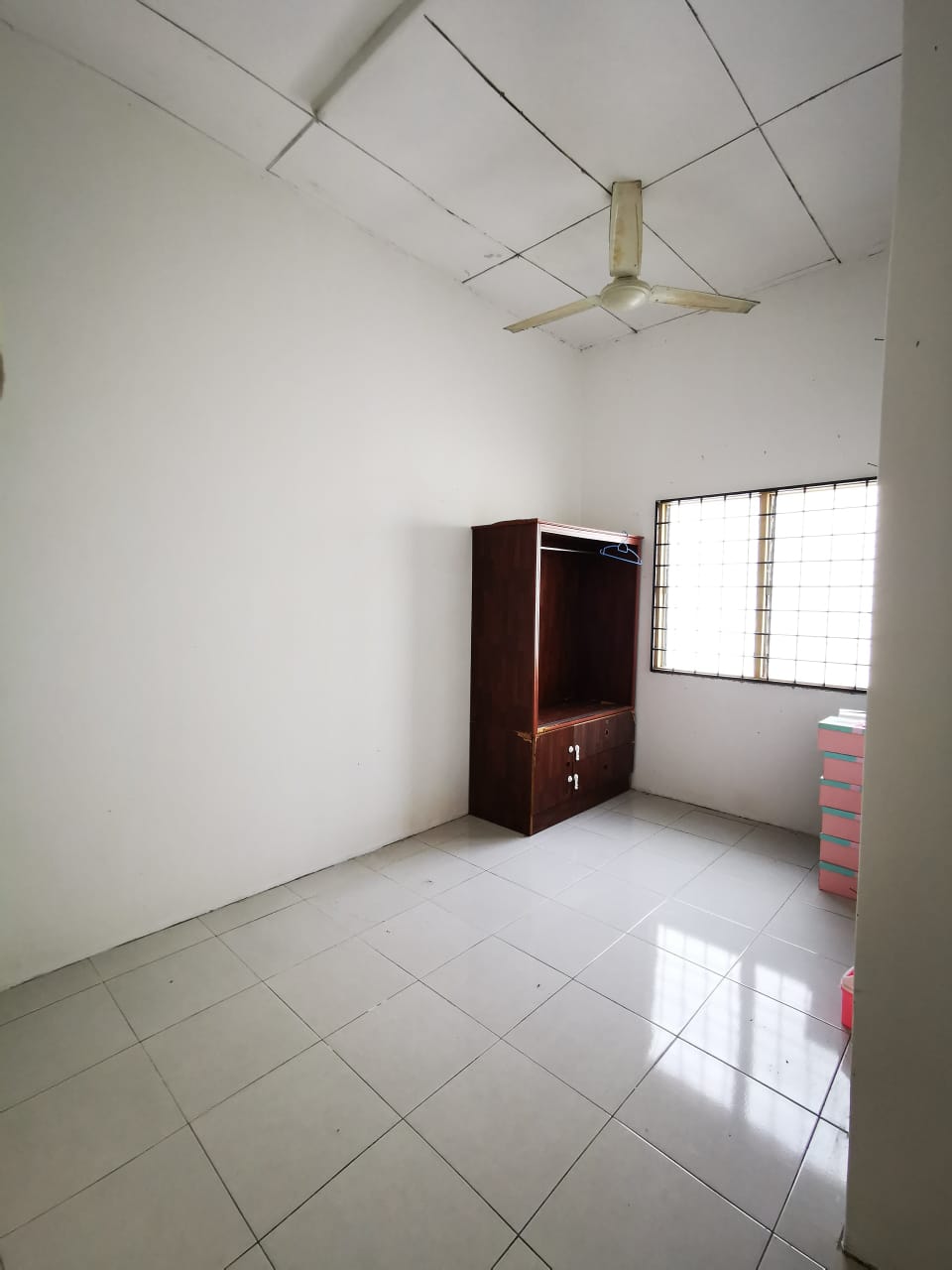 NICE FACING OPEN TAMAN JASPER JAYA SEREMBAN - photo 3