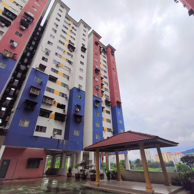Low Floor Fully Tiles Sri Malaysia Apartment 3R2B