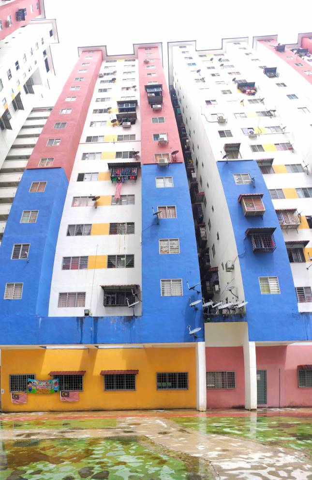 Low Floor Fully Tiles Sri Malaysia Apartment 3R2B - photo 3
