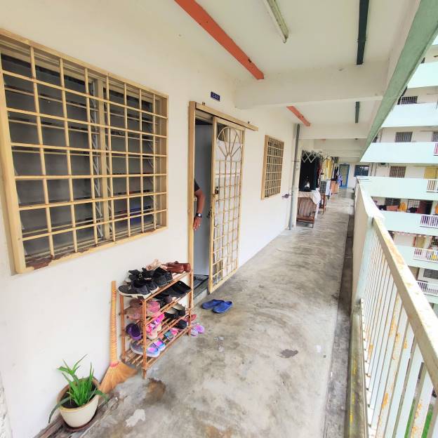 Low Floor Newly Painted Pangsapuri Kos Rendah BTS - photo 5