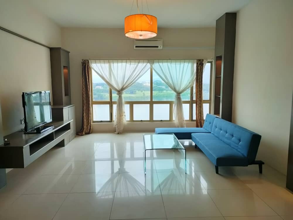 CONDO EAST LAKE SERI KEMBANGAN