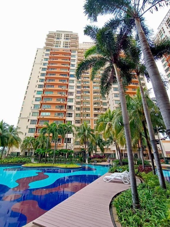 CONDO EAST LAKE SERI KEMBANGAN